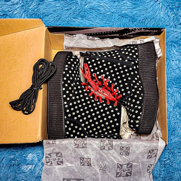 T.U.K BLACK/WHITE POLKA DOT 7 EYE VIVA MONDO CREEPER BOOTS - Picture 2 of 8
